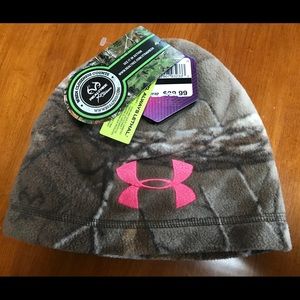 Under Armour women’s camo fleece hat NWT